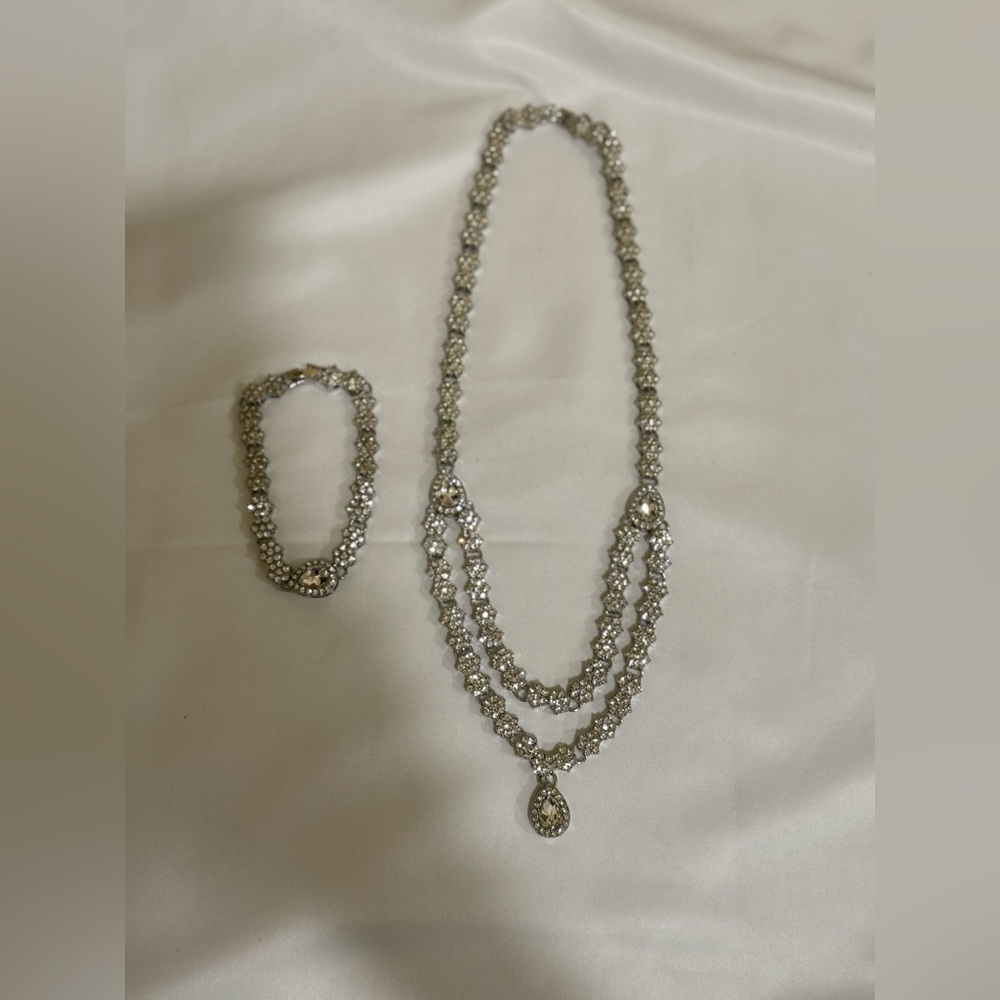 Elegant Silver Necklace and Bracelet Set